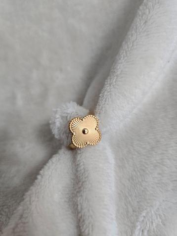 Stijlvolle Klaver Ring Goldplated | Roestvrijstaal | Maat 17 beschikbaar voor biedingen