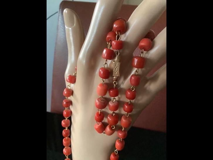 Antieke ketting collier Bloedkoraal gouden slot 14 k, Sieraden, Tassen en Uiterlijk, Kettingen, Zo goed als nieuw, Goud, Rood
