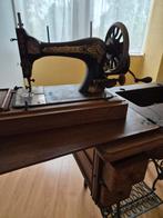 Antieke Singer Naaimachine met Tafel, Antiek en Kunst, Antiek | Naaimachines, Ophalen