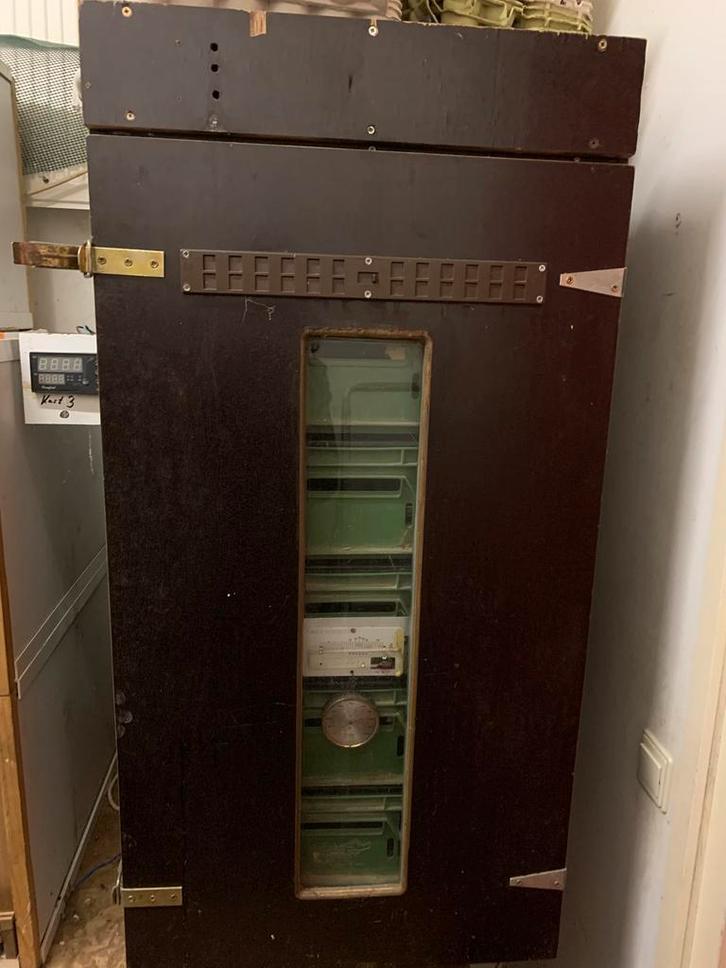 Goed werkende Uitkomst machine voor 350 tot 450 eieren, Dieren en Toebehoren, Pluimvee | Toebehoren, Gebruikt, Broedmachine, Ophalen of Verzenden