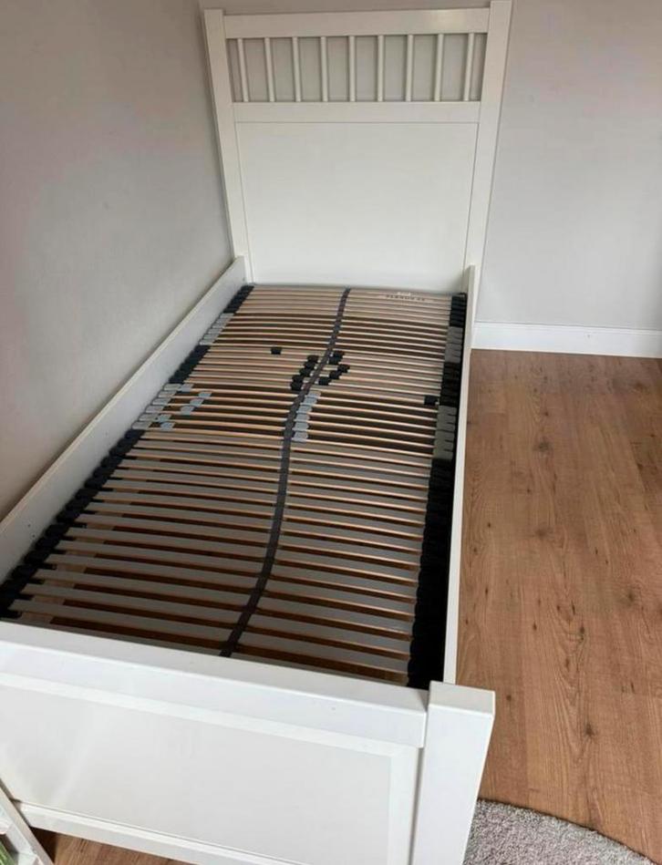 Eenpersoons Hemnes bed Ikea wit eerste model 90x200, Huis en Inrichting, Slaapkamer | Bedden, Gebruikt, Eenpersoons, 90 cm, Hout