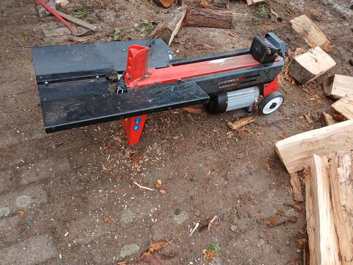 Houtklover TE HUUR  - Klaar voor gebruik!, Tuin en Terras, Kloofmachines, Gebruikt, Liggend, Elektrisch, Ophalen