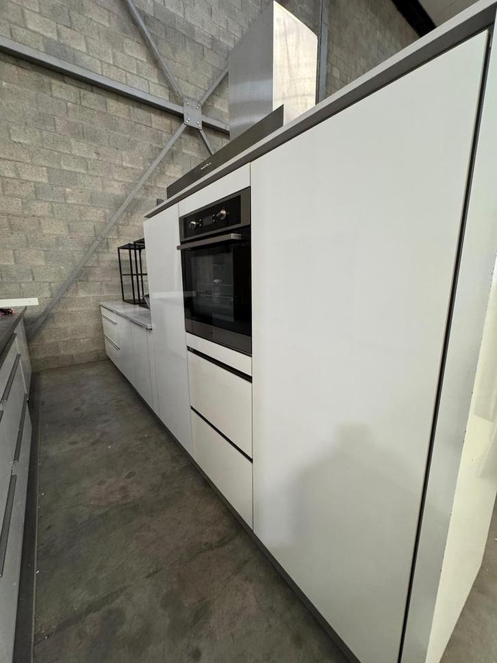 Complete Nette Rechte Keuken + Wandkast + Apparatuur, Huis en Inrichting, Keuken | Complete keukens, Enkelwandige keuken, Wit