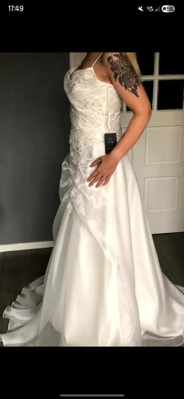 Très Chic Trouwjurk - Prachtige Staat! beschikbaar voor biedingen