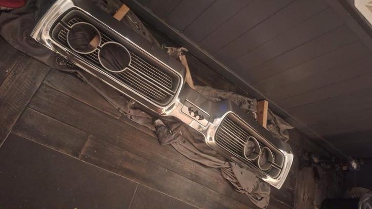 Vintage Bumper/Grille - Mogelijk Ford USA, Auto-onderdelen, Carrosserie en Plaatwerk, Bumper, Amerikaanse onderdelen, Oldtimer onderdelen