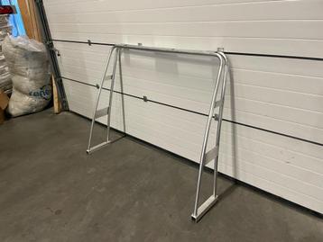 Radarbeugel beschikbaar voor biedingen