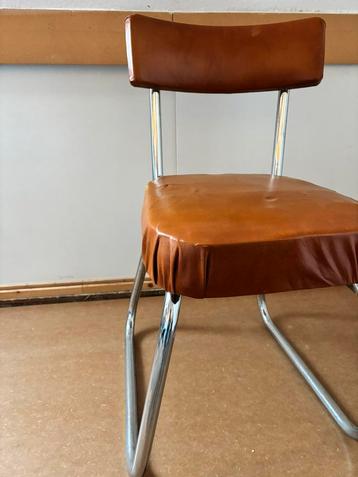 Vintage bruine stoel met metalen frame beschikbaar voor biedingen