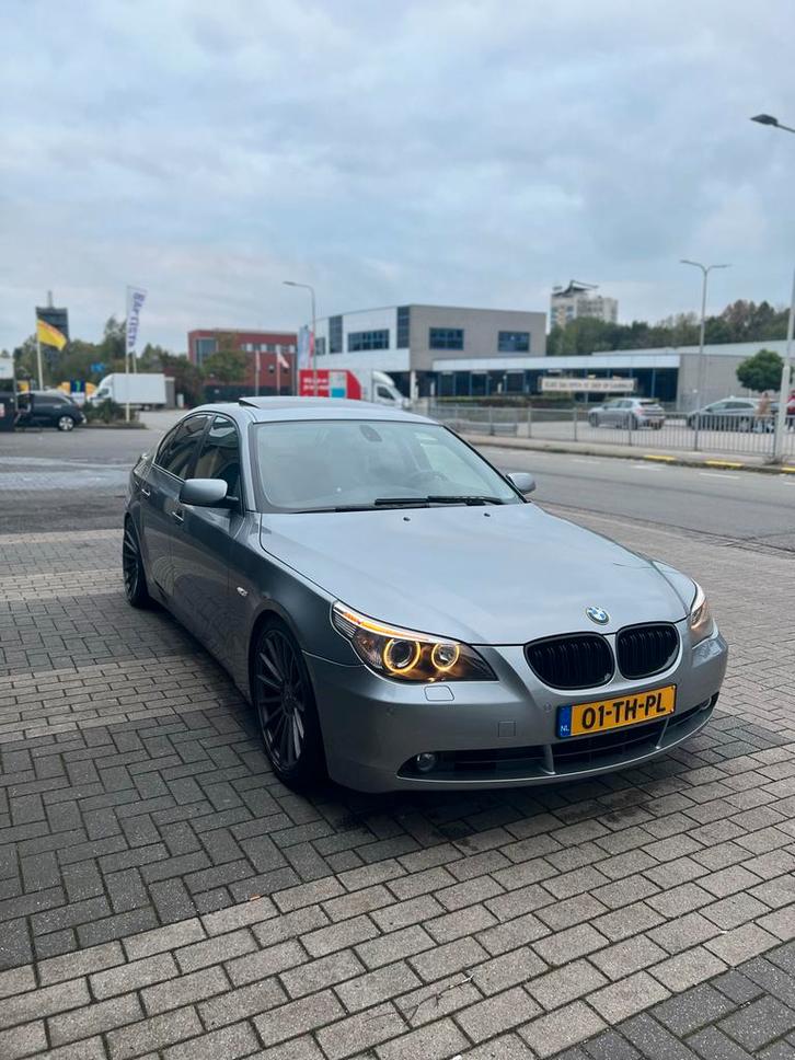 BMW 5-Serie 3.0 I 530 AUT 2006 Grijs, Auto's, BMW, Particulier, 5-Serie, Benzine, D, Sedan, Automaat, Origineel Nederlands, Zilver of Grijs