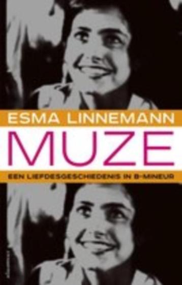 Esma Linneman - Muze beschikbaar voor biedingen