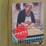 Vicky Bennison - Pasta grannies - geheime familierecepten, Italië, Hoofdgerechten, Ophalen of Verzenden, Zo goed als nieuw