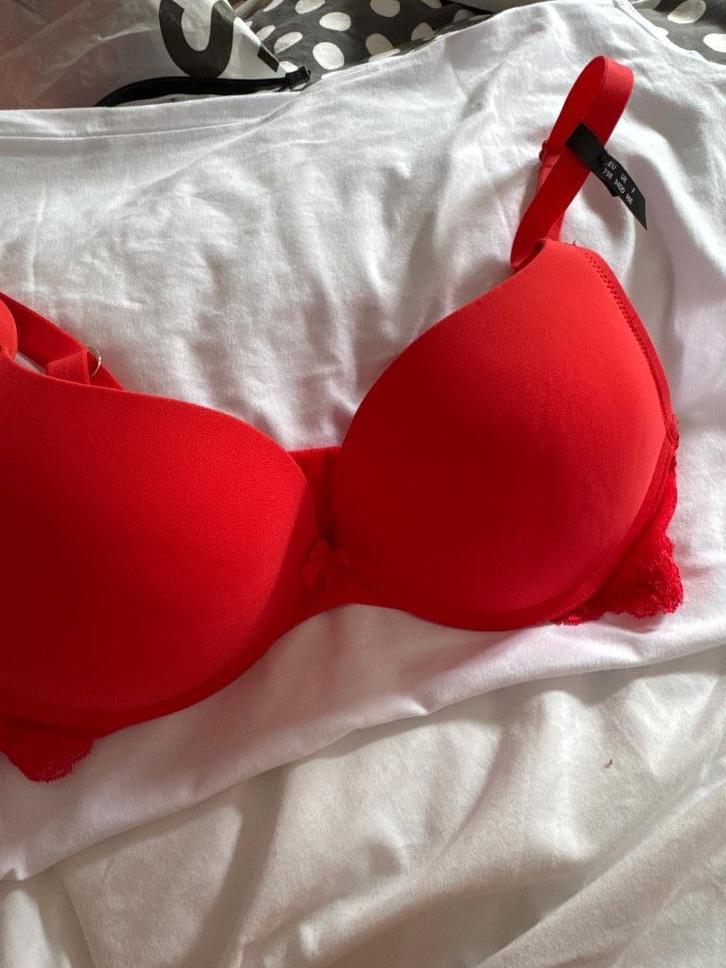 Sexy nieuwe rode bh mt 75 e van after eden +string, Kleding | Dames, Ondergoed en Lingerie, BH, Rood, Ophalen of Verzenden