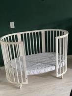 Stokke Meegroeibed + Stokke commode in goede staat, compleet, Ophalen, Zo goed als nieuw, Ledikant