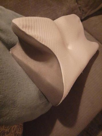 Ergonomisch nekkussen beschikbaar voor biedingen