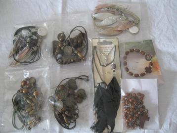 7 kettinkjes en een armbandje nieuw in verpakking cadeautip! beschikbaar voor biedingen