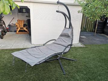Heerlijke hang-ligstoel met kussen. beschikbaar voor biedingen