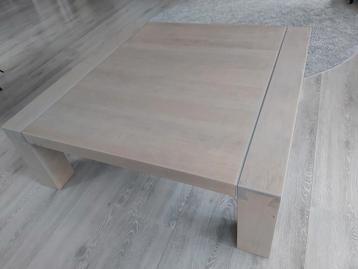 Mooie robuuste eiken fineer salontafel 110x110 cm beschikbaar voor biedingen