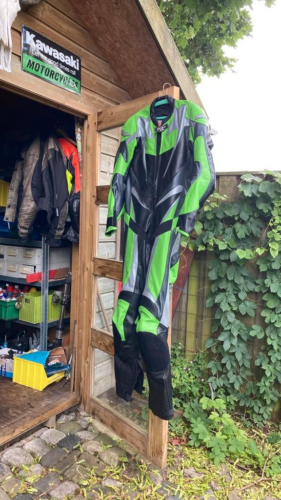 MQP Motoroverall Maat 57 Kawa-Groen, Motoren, Kleding | Motorkleding, Combipak, Dames, Heren, Tweedehands, Ophalen of Verzenden