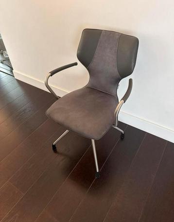 6 Leuke stoelen >> GRATIS beschikbaar voor biedingen