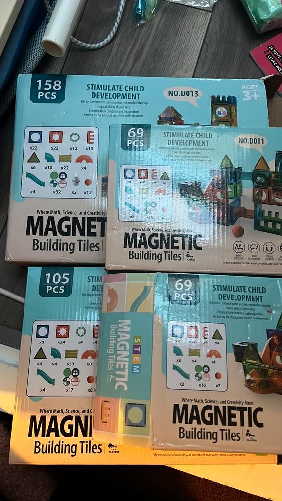 400 delig! Magnetic Building Tiles - 4 sets in 2 bakken, Kinderen en Baby's, Speelgoed | Bouwstenen, Zo goed als nieuw, Overige merken