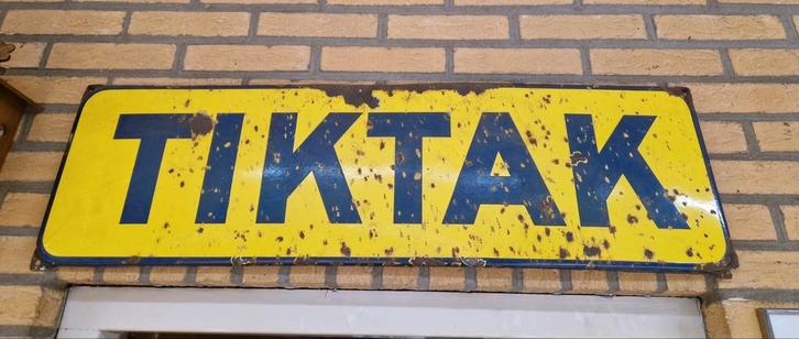 TIKTAK Emaille Reclamebord | ca. 1955–1965 | Origineel NL, Antiek en Kunst, Antiek | Emaille, Ophalen of Verzenden