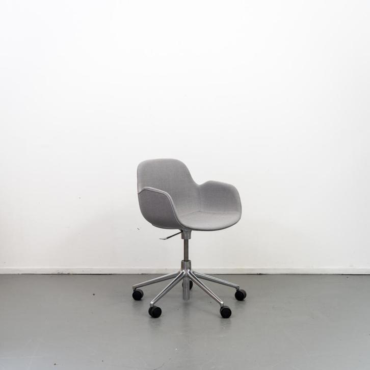 2 Normann Copenhagen Formbureaustoel Grijs Nieuw, Huis en Inrichting, Bureaustoelen, Nieuw, Rood, Ergonomisch, Ophalen of Verzenden