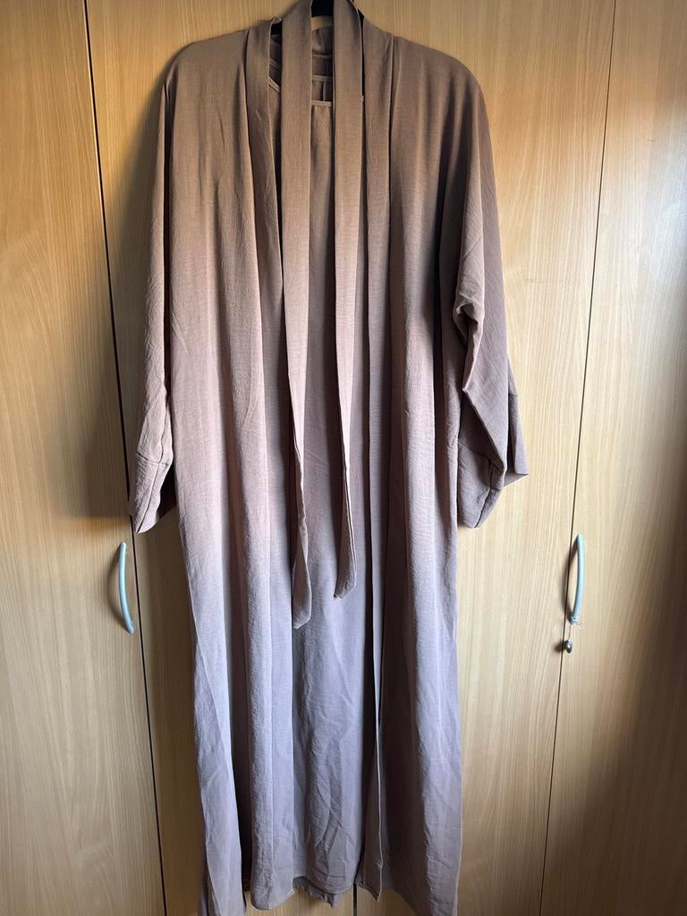 Beige Abaya, overjas met ceintuur jazz stof one size 145cm, Ophalen of Verzenden, Zo goed als nieuw, Beige, Onder de knie