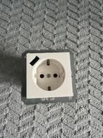Stopcontact met USB aansluiting, Ophalen of Verzenden, Gebruikt