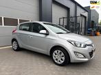 Hyundai I20 1.2i i-Deal 5drs|Airco|Parkeersensoren|Trekhaak|, Euro 5, Zwart, 4 cilinders, Origineel Nederlands