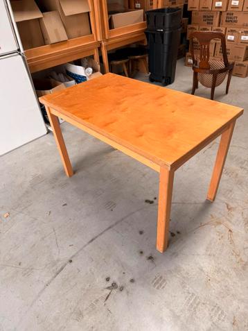 12 x tafel beschikbaar voor biedingen