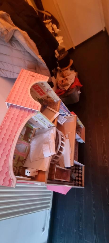 Leuk Poppenhuis  gratis afhalen, Kinderen en Baby's, Speelgoed | Poppenhuizen, Gebruikt, Poppenhuis, Ophalen