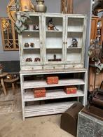 Antieke teakhouten vitrinekast met witte patina, Ophalen of Verzenden, Zo goed als nieuw