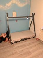 Leuk peuterbed in tipi-stijl, Kinderen en Baby's, Kinderkamer | Bedden, Ophalen, 70 tot 85 cm, Zo goed als nieuw, Lattenbodem