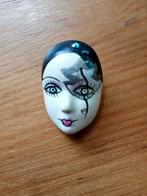 Hele mooie aparte broche met een Pierrot gezicht en steentje, Ophalen of Verzenden, Zo goed als nieuw, Goud, Overige materialen