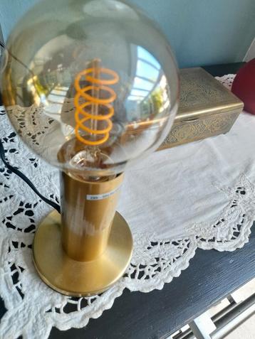 Messing tafellamp met lamp en schakelaar beschikbaar voor biedingen