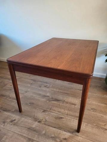 Vintage deense eettafel beschikbaar voor biedingen