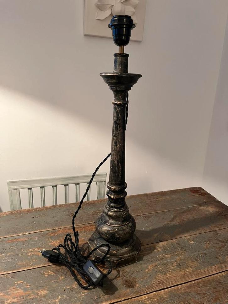 KLASSIEKE LAMPENVOET ANTIEK HOUT ZWART APART MODEL, Huis en Inrichting, Lampen | Tafellampen, Zo goed als nieuw, 50 tot 75 cm