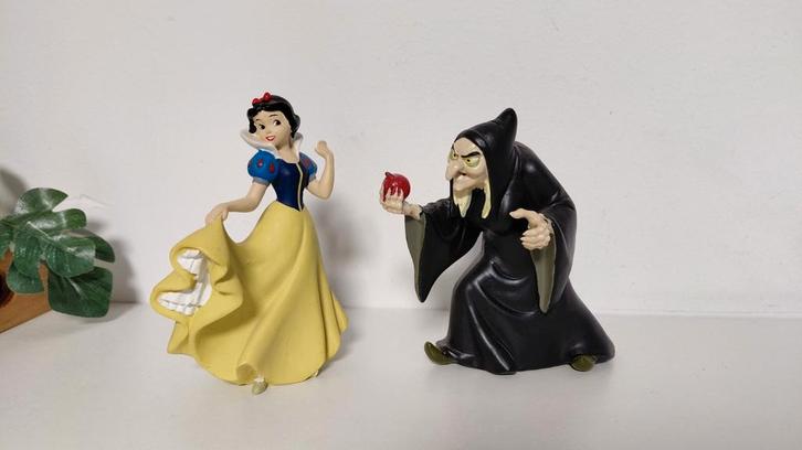 Disney beelden sneeuwwitje en heks, Verzamelen, Disney, Zo goed als nieuw, Beeldje of Figuurtje, Sneeuwwitje of Doornroosje, Ophalen of Verzenden