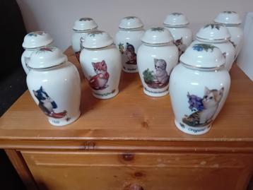 10 kruidenpotjes met afbeeldingen van poesen beschikbaar voor biedingen