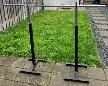Squatrack en bankdruksteunen Halterstang / Gewichten 37,5 kg beschikbaar voor biedingen