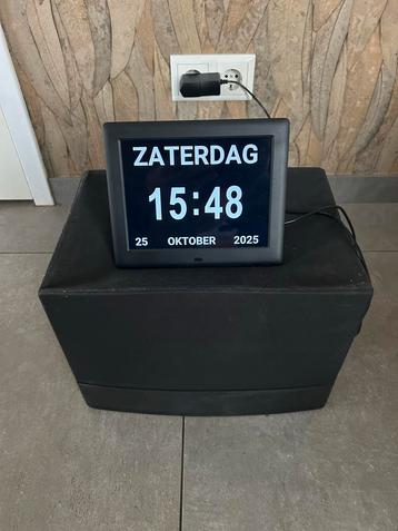 Digitale Kalenderklok - Duidelijk en Helder! Simpel gebruik beschikbaar voor biedingen