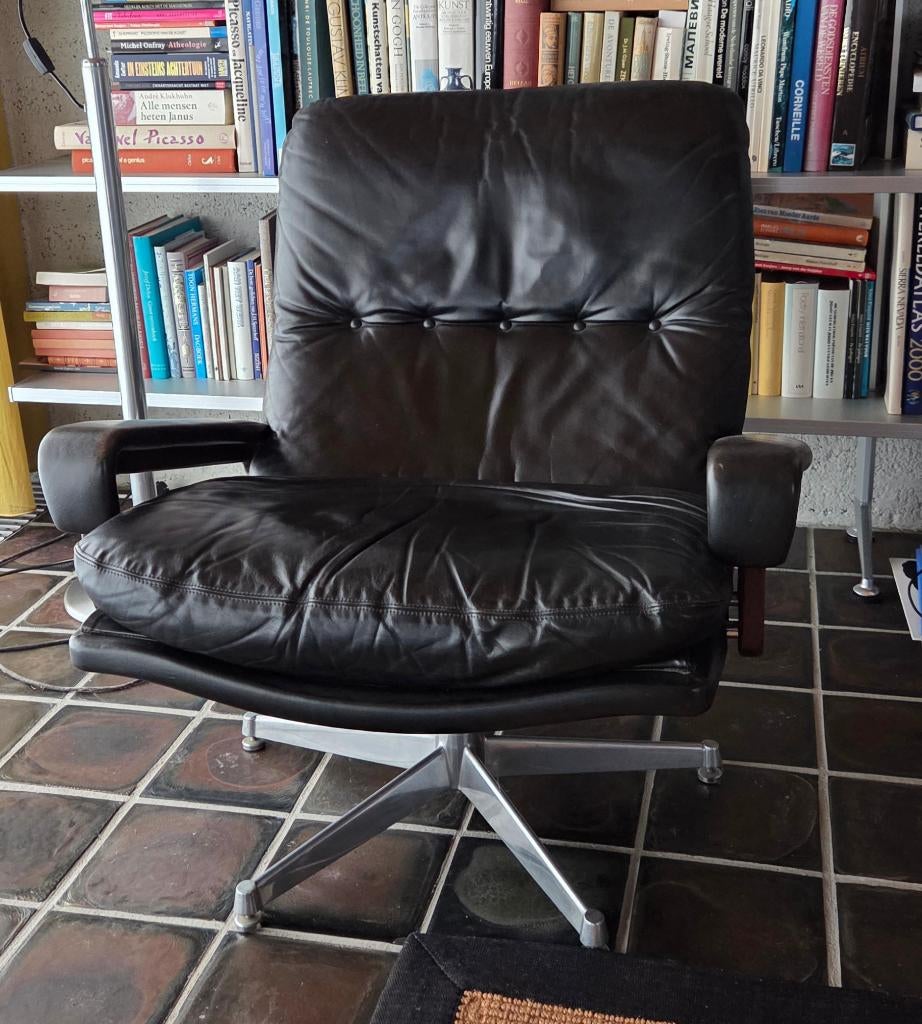 Fauteuil André Vandenbeuck Strässle Zwart leer King lounge, Huis en Inrichting, Fauteuils, Gebruikt, 75 tot 100 cm, Ophalen of Verzenden