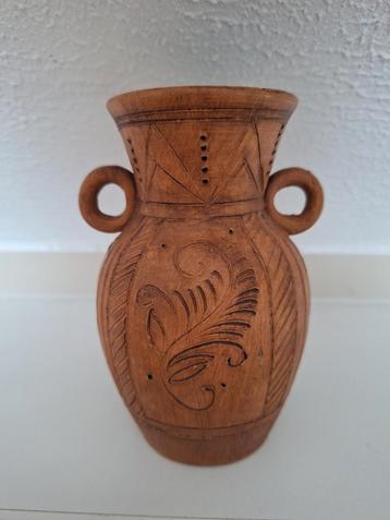 Bruin vaasje - 14,5 cm hoog beschikbaar voor biedingen