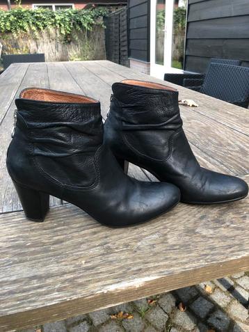 Zwarte leren enkellaarsjes maat 38 beschikbaar voor biedingen