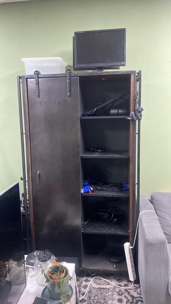 Grote robuuste kast, Ophalen, Zo goed als nieuw