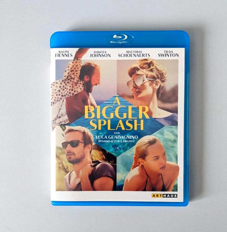 A Bigger Splash | 2015 | Ralph Fiennes, Dakota Johnson, Cd's en Dvd's, Blu-ray, Zo goed als nieuw, Filmhuis, Verzenden
