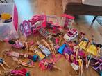 Barbie pakket incl huis, kast, scooter, auto etc, Ophalen, Zo goed als nieuw, Barbie