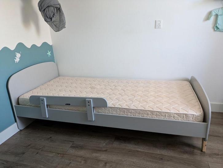 Stevig grijs houten kinderbed te koop voor een klein prijsje, Kinderen en Baby's, Kinderkamer | Bedden, Gebruikt, 180 cm of meer