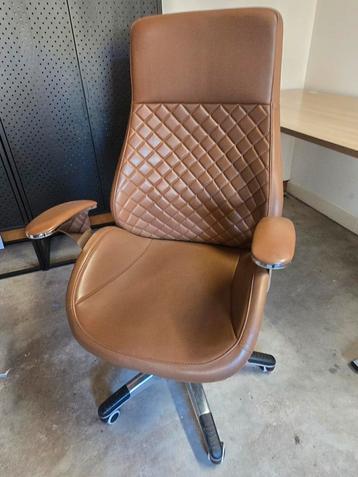 Nette bureaustoel (2 stuks beschikbaar) beschikbaar voor biedingen
