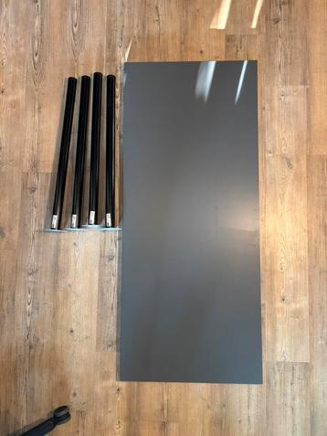 Grey tabletop (IKEA LAGKAPTEN) 140x60 beschikbaar voor biedingen
