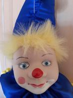 Clown op schommel met porseleinen hoofd om op te hangen, Ophalen of Verzenden, Nieuw, Pop